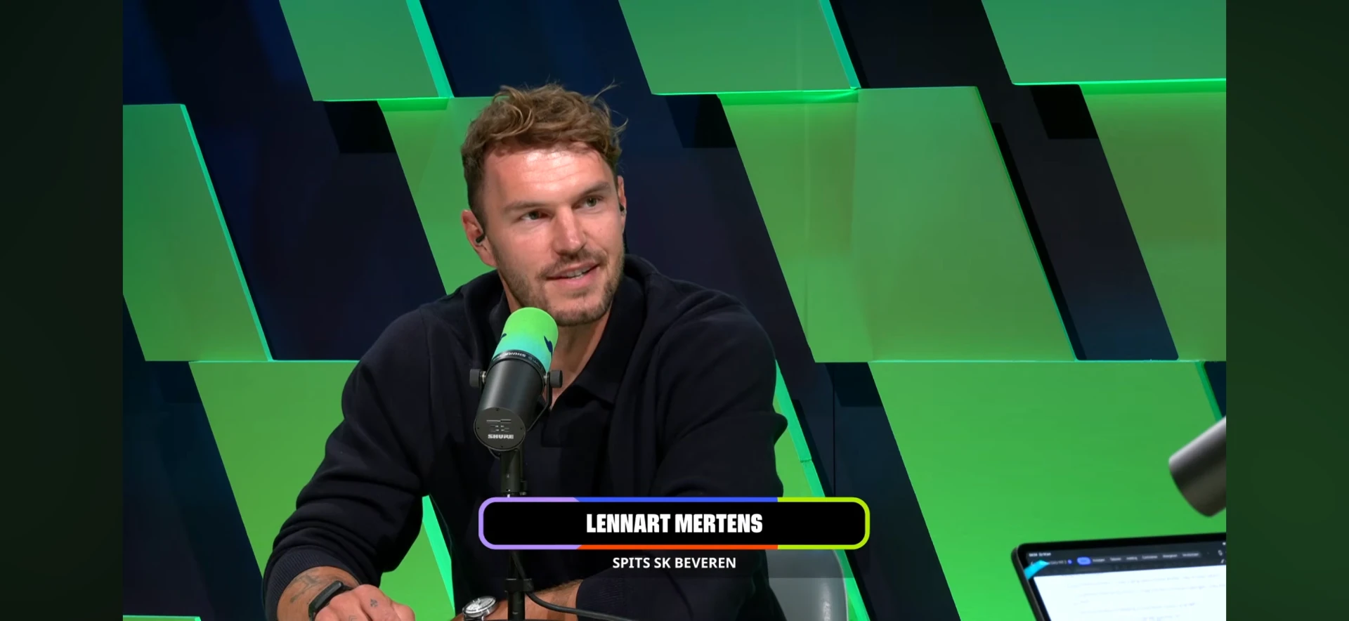 Lennart Mertens speaking in a sports broadcast studio